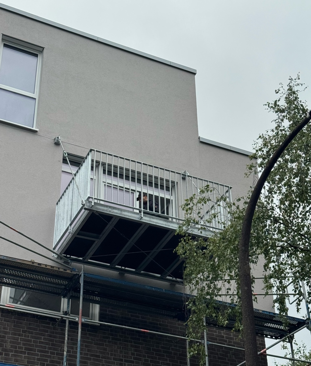 Balkon abgehangen